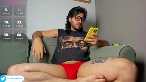 Snapshot of ackerman_eren_ chatting on April 1, 10:38 am R. online show from April 1, 10:38 am