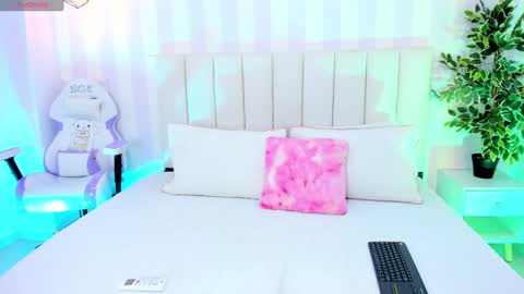 Snapshot of ada_monroe10 chatting on December 11, 1:06 pm online show from December 11, 1:06 pm