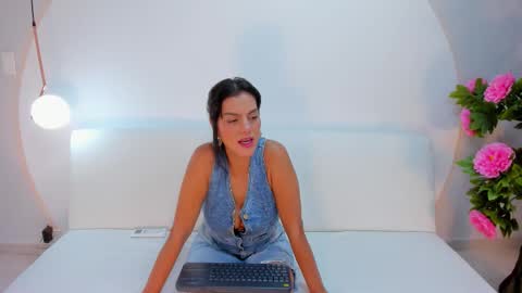 Snapshot of ada_monroe10 chatting on December 18, 2:56 pm online show from December 18, 2:56 pm