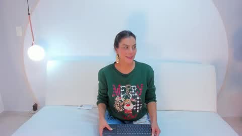 Snapshot of ada_monroe10 chatting on December 19, 2:02 pm online show from December 19, 2:02 pm