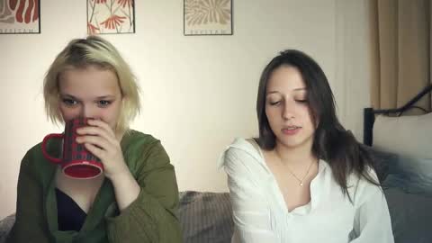 Lily n Jenny online show from September 11, 6:08 pm