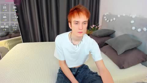 Snapshot of adam__youn chatting on February 1, 9:02 pm Adam online show from February 1, 9:02 pm