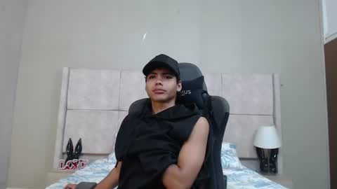 adam_piarse online show from July 31, 2:00 am