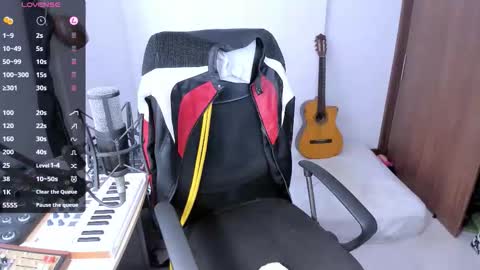 Snapshot of adam_rocket chatting on November 5, 3:12 pm Adam online show from November 5, 3:12 pm