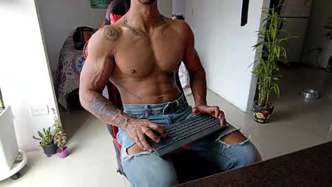 Adam Valencia online show from December 18, 6:36 pm