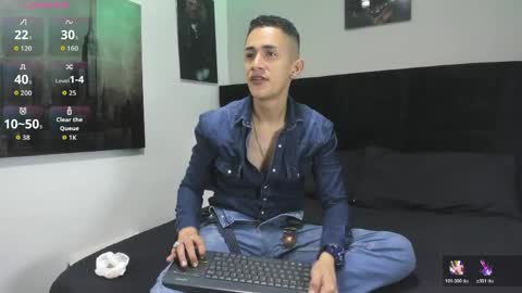 adam_walker_1 online show from April 19, 6:10 pm