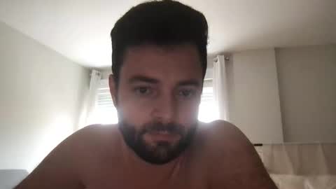 Snapshot of adamagreen99 chatting on April 16, 6:09 pm Alberto online show from April 16, 6:09 pm