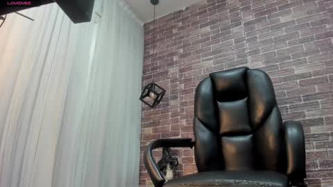 Snapshot of adamcoox chatting on December 4, 7:17 am Adam online show from December 4, 7:17 am