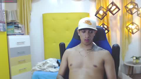 Snapshot of adamcoox chatting on January 24, 9:17 am Adam online show from January 24, 9:17 am