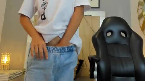 Snapshot of adams_bobby chatting on November 3, 11:11 am Adams Bobby online show from November 3, 11:11 am