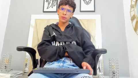 Snapshot of adams_bobby chatting on November 4, 10:58 am Adams Bobby online show from November 4, 10:58 am