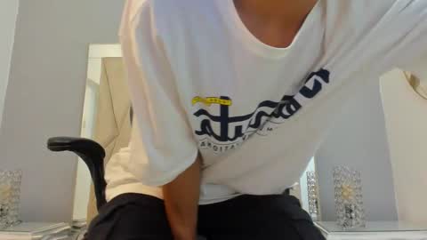 Snapshot of adams_bobby chatting on November 5, 12:05 pm Adams Bobby online show from November 5, 12:05 pm