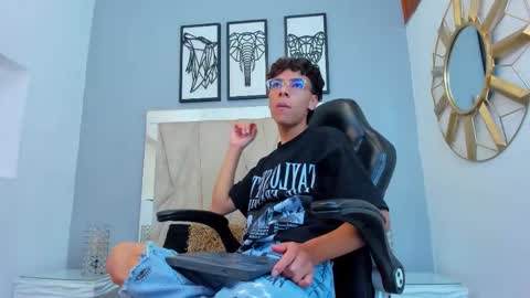 Snapshot of adams_bobby chatting on November 7, 11:54 am Adams Bobby online show from November 7, 11:54 am