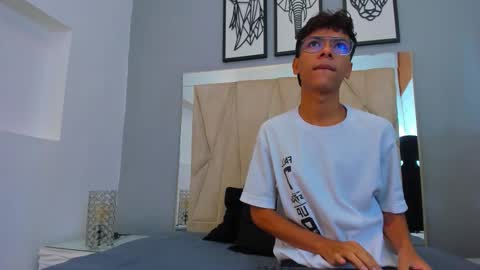 Snapshot of adams_bobby chatting on November 13, 11:20 am Adams Bobby online show from November 13, 11:20 am