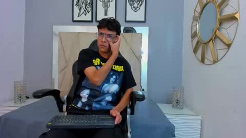 Snapshot of adams_bobby chatting on November 14, 11:42 am Adams Bobby online show from November 14, 11:42 am