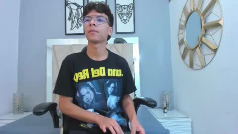 Snapshot of adams_bobby chatting on November 24, 11:32 am Adams Bobby online show from November 24, 11:32 am