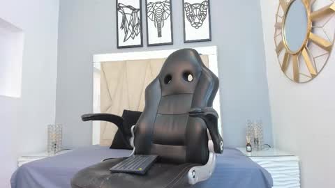 Snapshot of adams_bobby chatting on November 25, 11:21 am Adams Bobby online show from November 25, 11:21 am