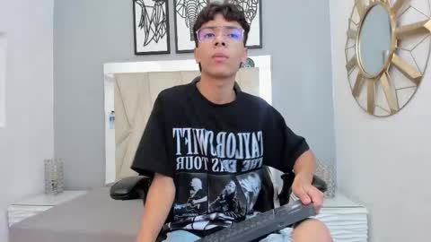 Snapshot of adams_bobby chatting on November 28, 11:13 am Adams Bobby online show from November 28, 11:13 am