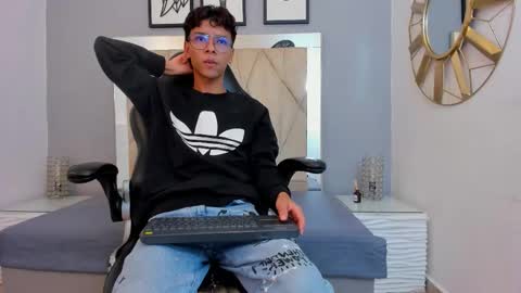 Snapshot of adams_bobby chatting on December 2, 11:26 am Adams Bobby online show from December 2, 11:26 am