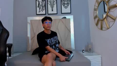 Snapshot of adams_bobby chatting on December 3, 11:41 am Adams Bobby online show from December 3, 11:41 am