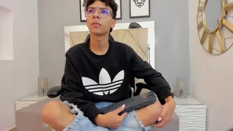 Snapshot of adams_bobby chatting on December 4, 11:30 am Adams Bobby online show from December 4, 11:30 am