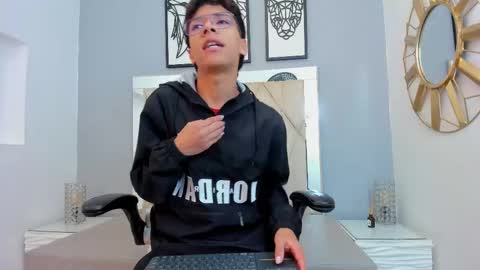 Snapshot of adams_bobby chatting on December 14, 11:37 am Adams Bobby online show from December 14, 11:37 am