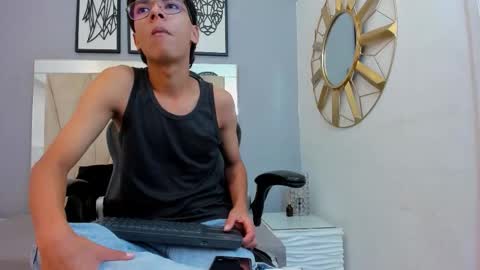 Snapshot of adams_bobby chatting on December 15, 11:36 am Adams Bobby online show from December 15, 11:36 am