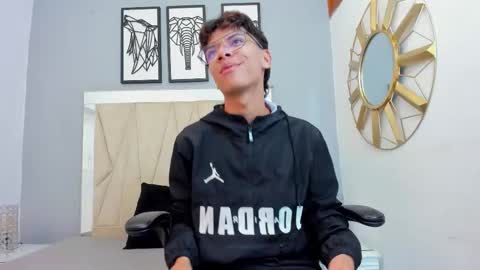 Snapshot of adams_bobby chatting on December 17, 11:38 am Adams Bobby online show from December 17, 11:38 am