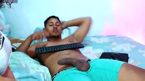 Snapshot of adams_niki chatting on February 14, 4:47 am ADAMS Y NIKI online show from February 14, 4:47 am