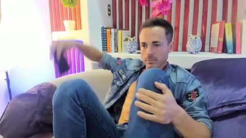 Snapshot of adams_sanz chatting on February 3, 11:43 pm Im Adams Sanz online show from February 3, 11:43 pm