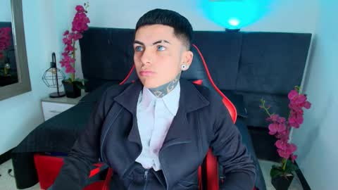 AdamsWalkerr  online show from March 20, 1:05 pm