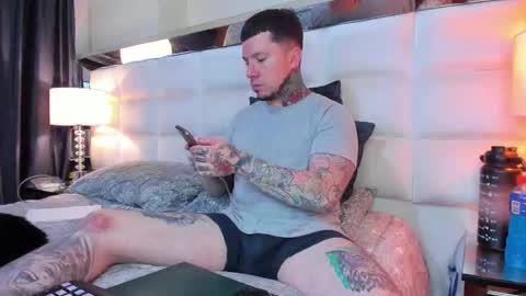 Snapshot of adamtatts chatting on October 24, 2:19 am Adam online show from October 24, 2:19 am