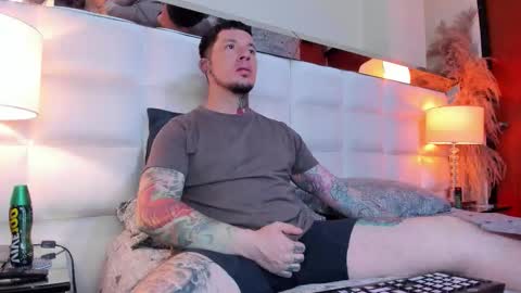 Snapshot of adamtatts chatting on October 28, 3:43 am Adam online show from October 28, 3:43 am