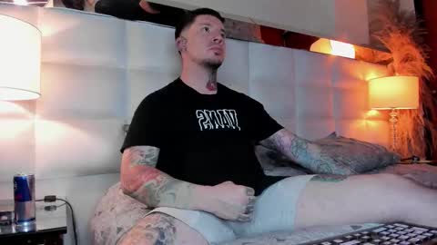 Snapshot of adamtatts chatting on November 9, 5:17 am Adam online show from November 9, 5:17 am