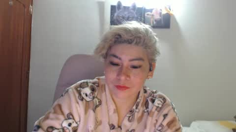 Snapshot of adan_romanoff chatting on November 6, 7:31 am adan_romanoff online show from November 6, 7:31 am