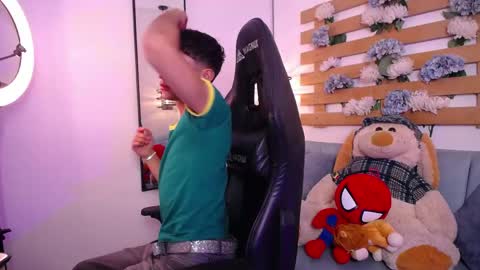 Snapshot of adann_scott chatting on May 24, 12:32 pm Adan online show from May 24, 12:32 pm