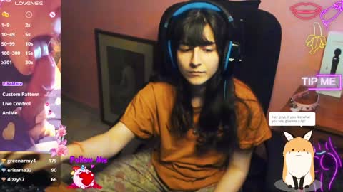 Addict Couple online show from December 4, 4:05 pm