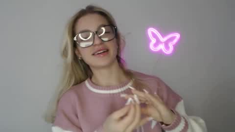 Snapshot of addie_collins chatting on December 4, 8:34 am Kristina online show from December 4, 8:34 am