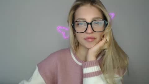 Snapshot of addie_collins chatting on December 6, 10:16 am Kristina online show from December 6, 10:16 am