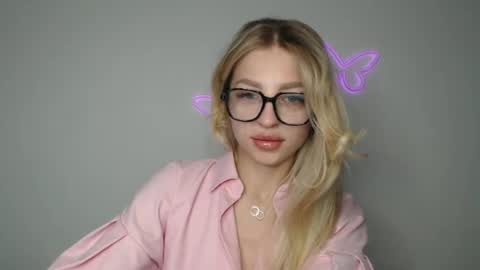 Snapshot of addie_collins chatting on December 9, 9:06 am Kristina online show from December 9, 9:06 am