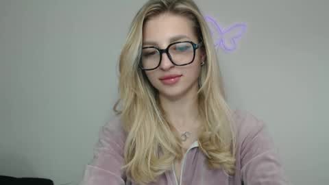 Snapshot of addie_collins chatting on December 10, 4:17 pm Kristina online show from December 10, 4:17 pm