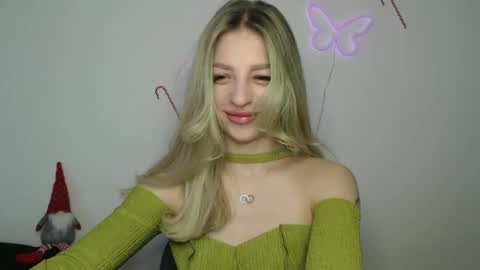Snapshot of addie_collins chatting on December 20, 1:11 pm Kristina online show from December 20, 1:11 pm