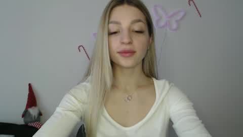 Snapshot of addie_collins chatting on December 28, 12:13 pm Kristina online show from December 28, 12:13 pm