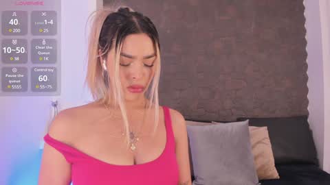 A D D I S O N  online show from February 1, 8:37 pm