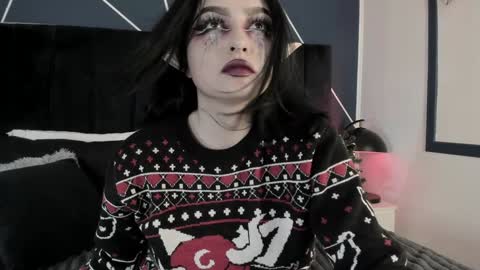 Snapshot of adeelinee chatting on December 23, 10:55 pm Ade  online show from December 23, 10:55 pm