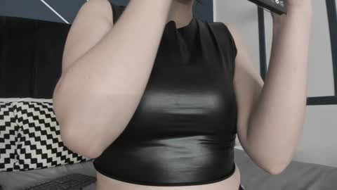 Snapshot of adeelinee chatting on January 18, 7:58 pm Ade  online show from January 18, 7:58 pm