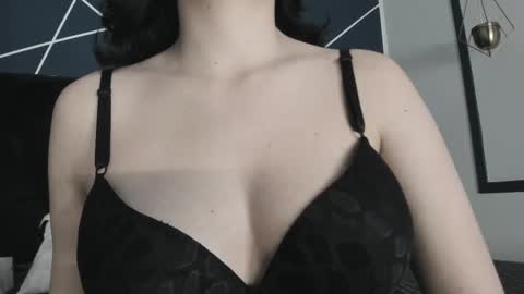 Snapshot of adeelinee chatting on February 11, 7:48 pm Ade  online show from February 11, 7:48 pm