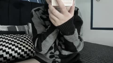 Snapshot of adeelinee chatting on February 13, 7:52 pm Ade  online show from February 13, 7:52 pm