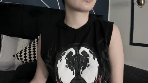 Snapshot of adeelinee chatting on February 25, 7:47 pm Ade  online show from February 25, 7:47 pm