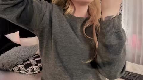 Snapshot of adeelinee chatting on November 20, 7:57 pm Ade online show from November 20, 7:57 pm